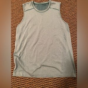 Lululemon Athletica Men’s sleeveless workout shirt six L